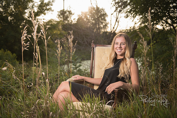 De Pere Senior Pictures
