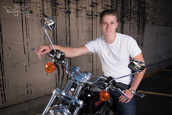 De Pere Senior Pictures