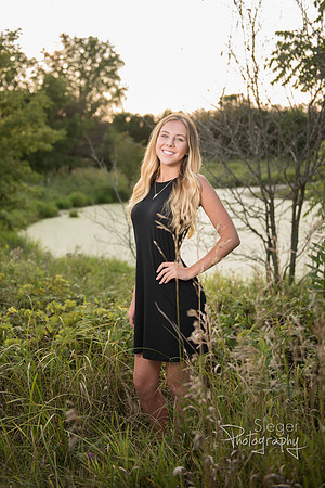 De Pere Senior Pictures