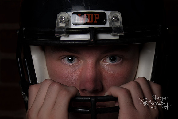 De Pere Senior Portraits Football