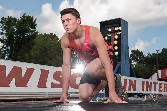 De Pere Senior Portraits  Track and Field